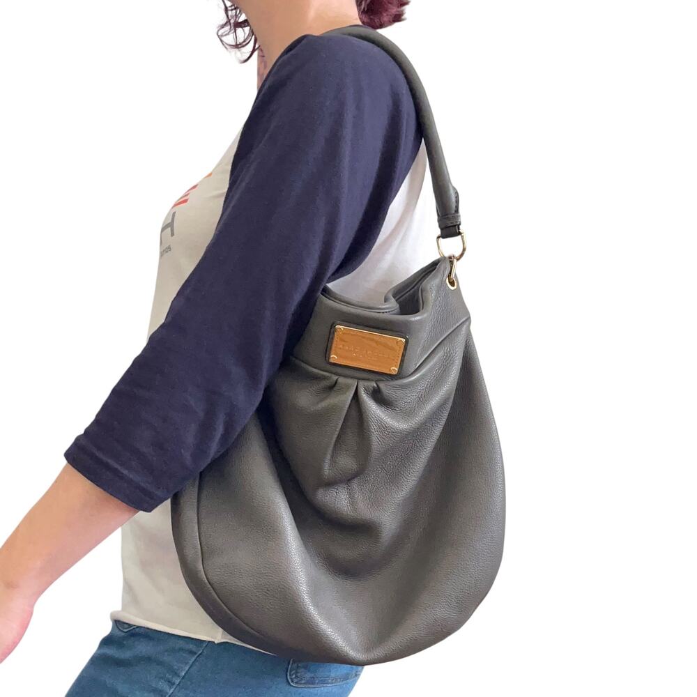 Marc Jacobs New York Hillier Gray Pebbled Leather Hobo Shoulder Bag Handbag